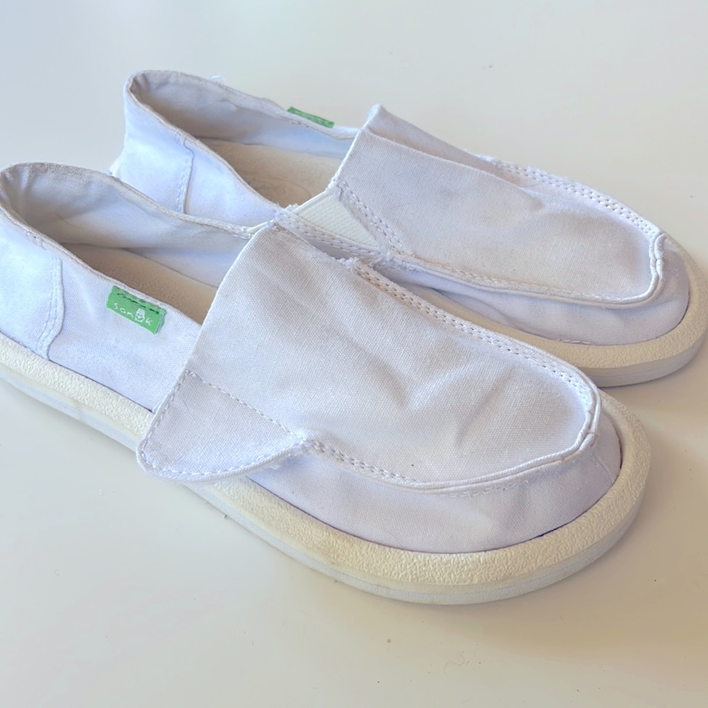 White Sanuks